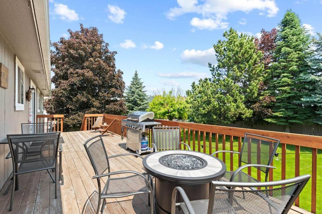 Hot Tub! Sleeps 8-11Upscale Area Villa Spokane Buitenkant foto