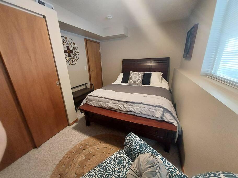 Hot Tub! Sleeps 8-11Upscale Area Villa Spokane Buitenkant foto